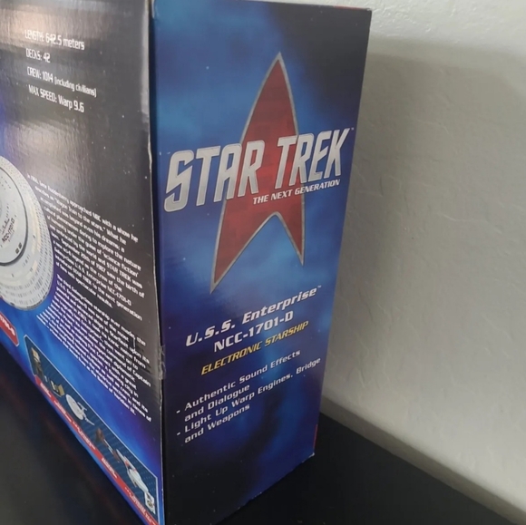 2014 Star Trek Next Generation Enterprise NCC-1701-D "All Good Things"  NIB - Picture 7 of 16